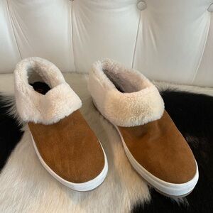 Blondo Siri Camel Suede Waterproof Slippers